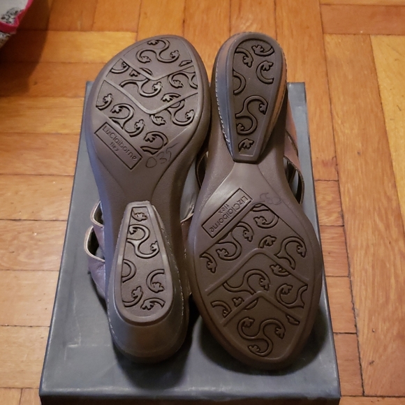 Liz Claiborne Flex Sandal - Picture 3 of 3